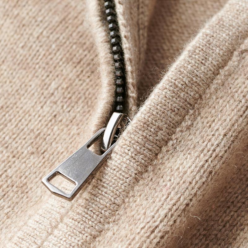 David | Warm zipped jumper